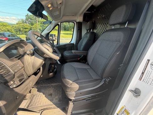 Used 2025 RAM ProMaster 2500 w/ U-Haul Equipment Group FWD image 12