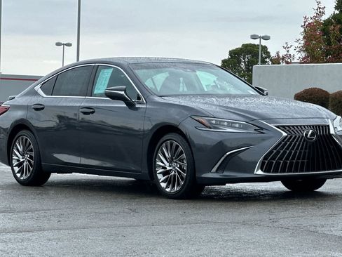 Used 2025 Lexus ES 300h w/ Accessory Package (Z2) FWD image 5