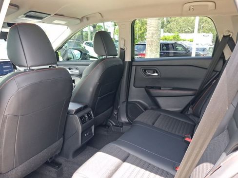 Used 2025 Nissan Rogue SV AWD/4WD image 6