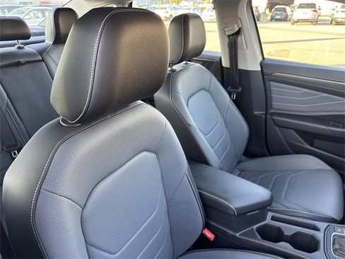 Used 2025 Volkswagen Jetta SEL image 27