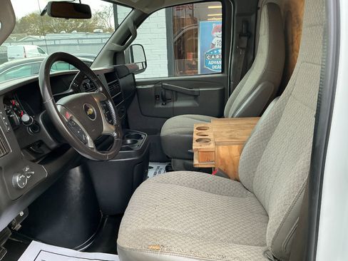 Used 2019 Chevrolet Express 3500 w/ Driver Convenience Package image 7