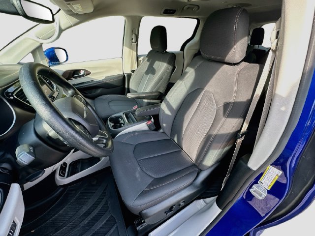 Used 2019 Chrysler Pacifica Touring Plus w/ Tire & Wheel Group FWD image 20