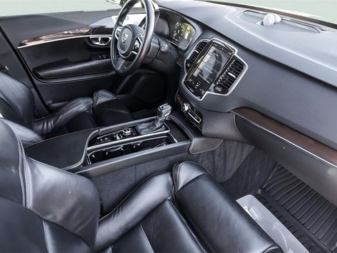 Used 2017 Volvo XC90 T6 Momentum w/ Vision Package image 33