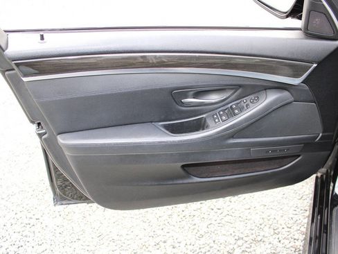 Used 2011 BMW 550i xDrive Sedan image 21