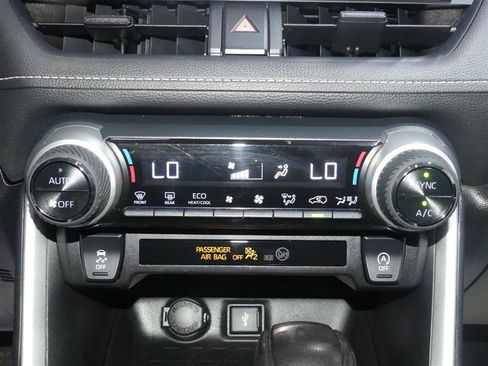 Used 2021 Toyota RAV4 XLE AWD/4WD image 38
