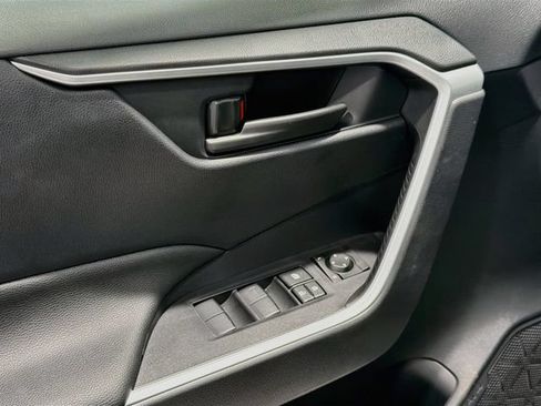 Certified 2025 Toyota RAV4 LE AWD/4WD image 15