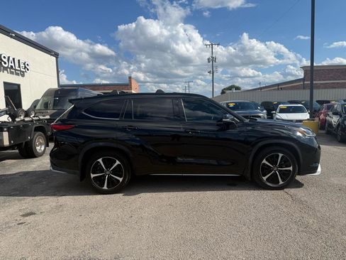 Used 2021 Toyota Highlander XSE FWD image 5