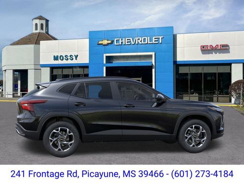 New 2026 Chevrolet Trax LT w/ LT Convenience Package FWD image 5