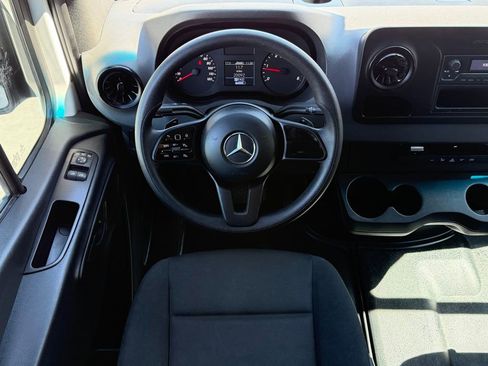 Used 2021 Mercedes-Benz Sprinter 2500 image 7