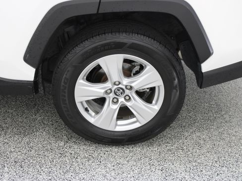 Used 2020 Toyota RAV4 XLE w/ Convenience Package FWD image 10