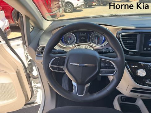 Used 2018 Chrysler Pacifica LX w/ Tire & Wheel Group image 17