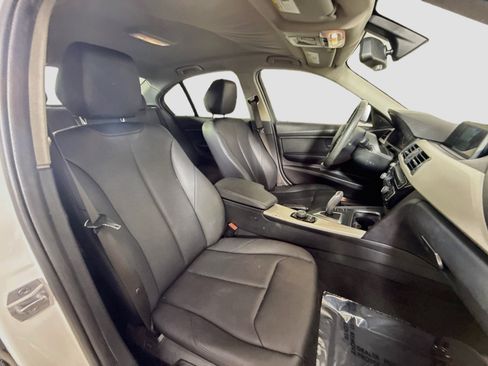 Used 2018 BMW 320i Sedan RWD image 29