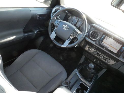 Used 2019 Toyota Tacoma TRD Off-Road image 9