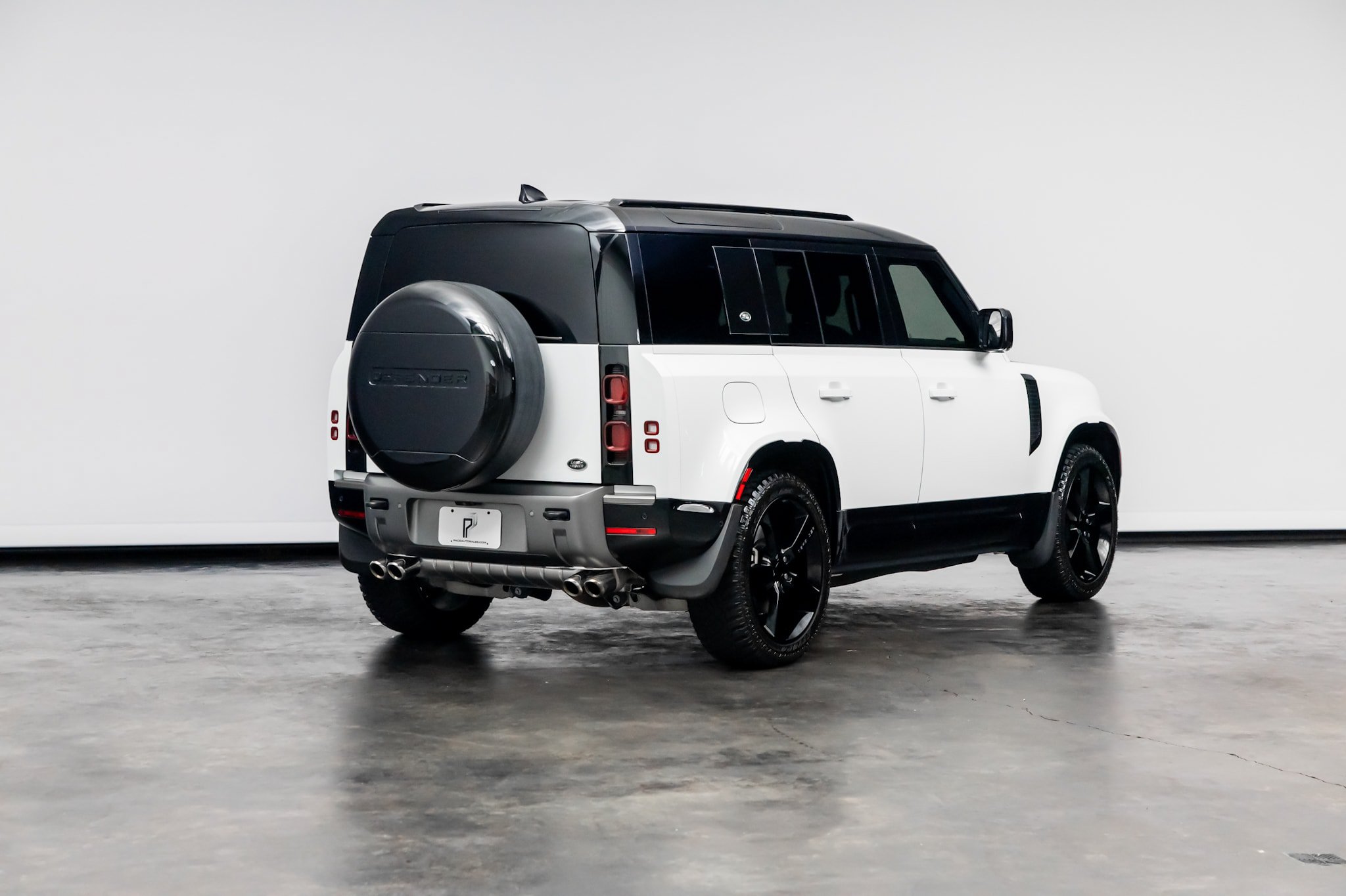 Used 2023 Land Rover Defender 110 X-Dynamic SE AWD/4WD image 19