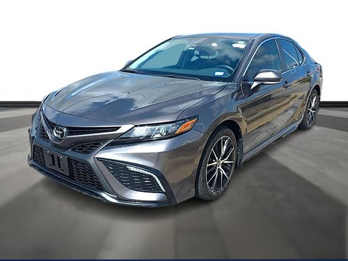 Used 2024 Toyota Camry SE w/ Convenience Package FWD image 1