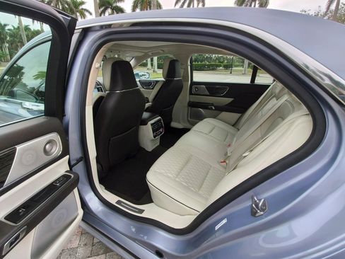 Used 2019 Lincoln Continental Black Label image 11