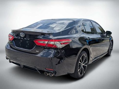 Used 2018 Toyota Camry SE w/ Convenience Package FWD image 3