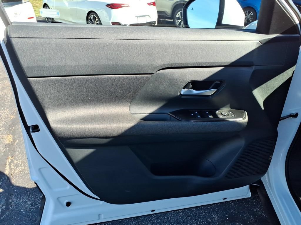 Certified 2025 Nissan Kicks SV FWD image 13