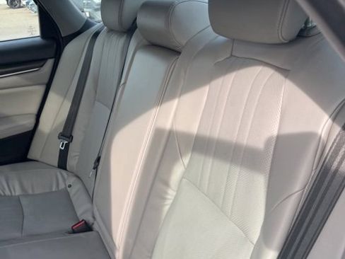 Used 2018 Honda Accord Touring image 9
