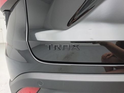 Used 2025 Chevrolet Trax RS FWD image 50