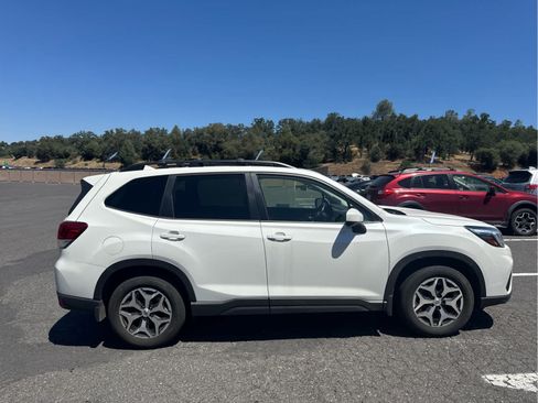 Used 2021 Subaru Forester Premium w/ Popular Package #1 AWD/4WD image 4