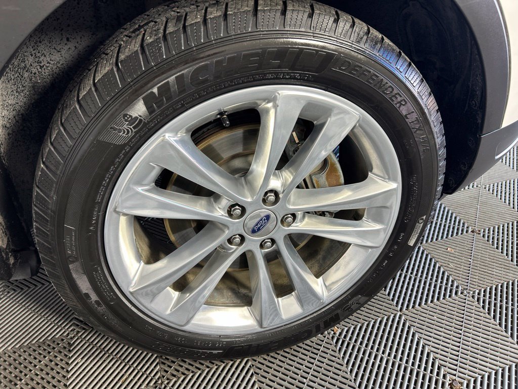 Used 2018 Ford Explorer XLT w/ Equipment Group 202A AWD/4WD image 4