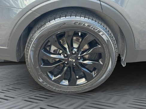 Used 2020 Kia Sorento EX image 29