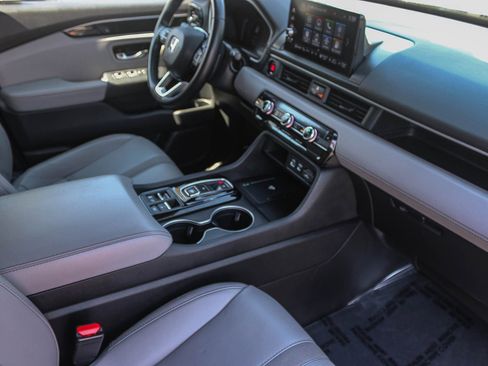 Used 2024 Honda Pilot Touring image 17