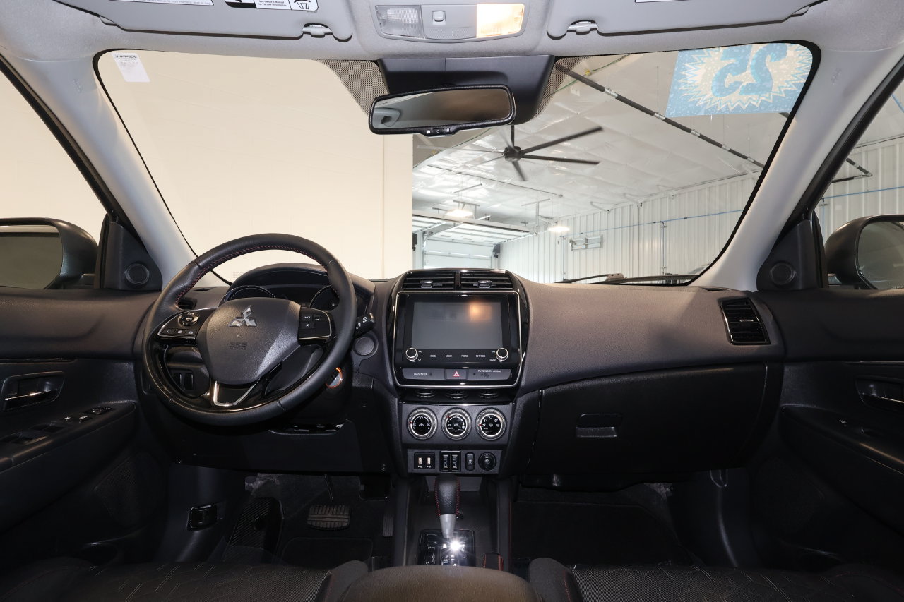 Used 2025 Mitsubishi Outlander Sport LE AWD/4WD image 27