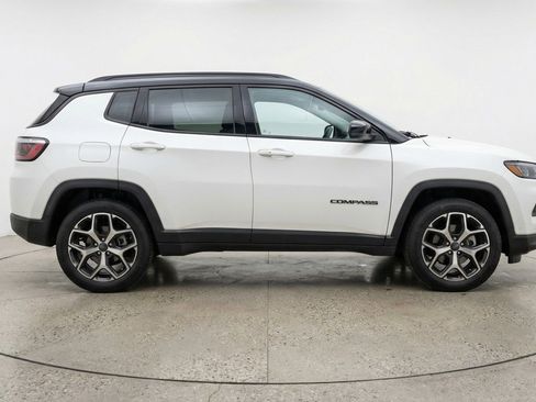 Used 2025 Jeep Compass Limited image 11