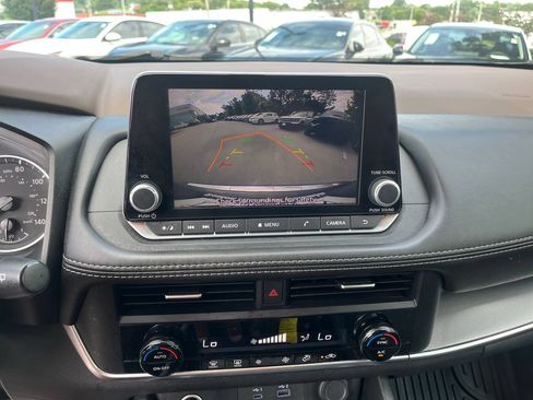 Used 2023 Nissan Rogue SV AWD/4WD image 17