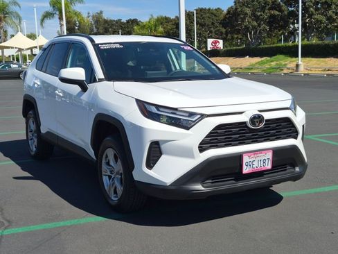 Used 2025 Toyota RAV4 XLE FWD image 3