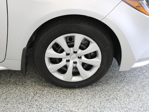 Used 2025 Toyota Corolla LE FWD image 5