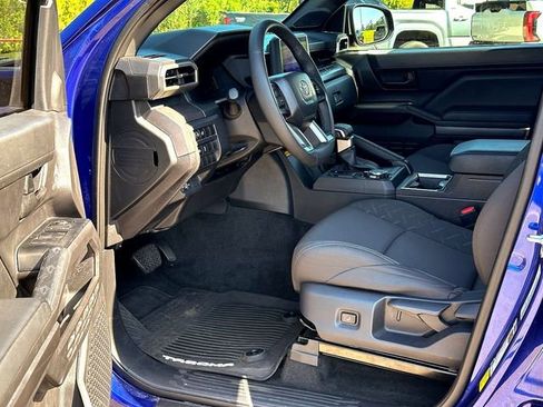 Certified 2025 Toyota Tacoma SR5 w/ SR5 Upgrade Package AWD/4WD image 10