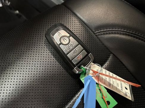 Used 2024 Ford Expedition Max XLT image 30