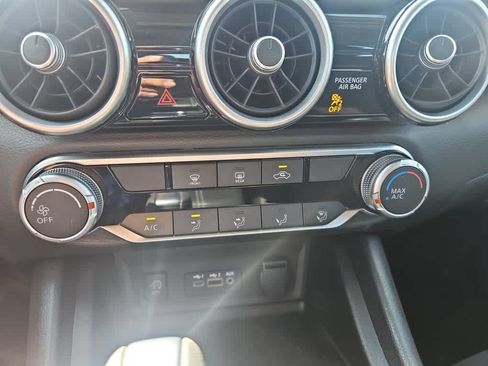 Used 2025 Nissan Sentra SV FWD image 17