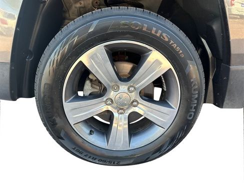 Used 2017 Jeep Patriot High Altitude FWD image 18