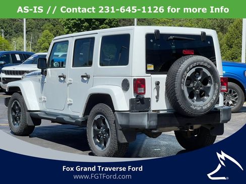 Used 2014 Jeep Wrangler Unlimited Sahara w/ Dual Top Group AWD/4WD image 38