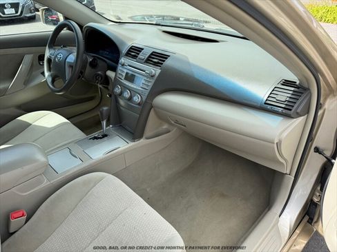 Used 2011 Toyota Camry LE FWD image 19