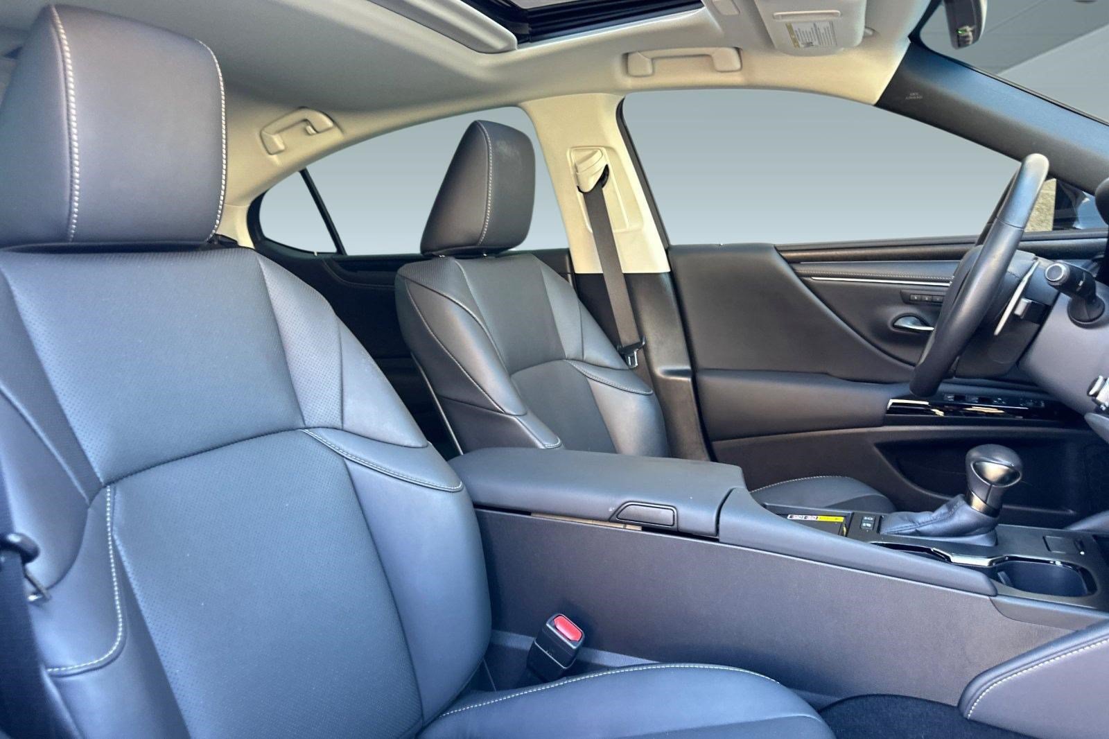 Used 2025 Lexus ES 300h F Sport w/ Accessory Package (Z1) FWD image 26
