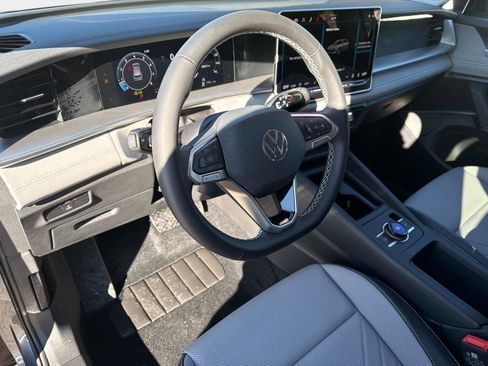 New 2026 Volkswagen Tiguan SE image 22