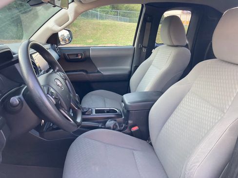 Used 2022 Toyota Tacoma SR AWD/4WD image 3