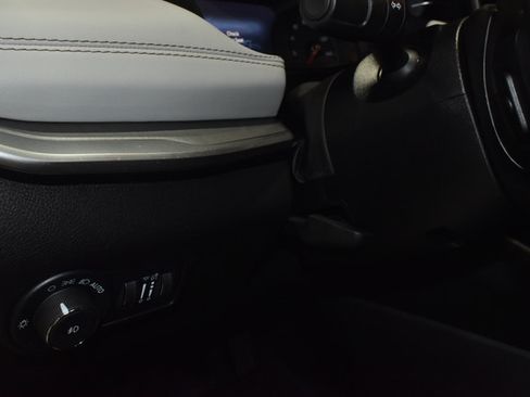 Used 2025 Jeep Compass Limited AWD/4WD image 17