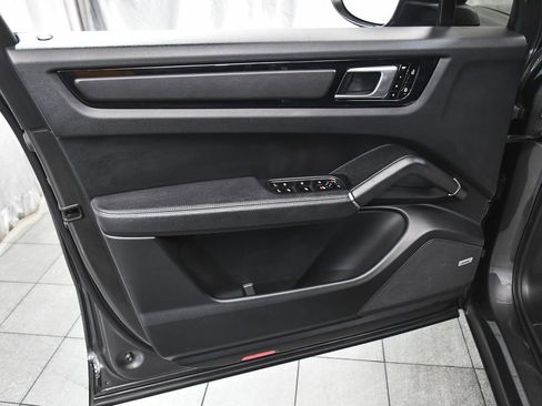 Used 2019 Porsche Cayenne S AWD/4WD image 9