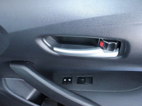 Certified 2021 Toyota Corolla LE image 40