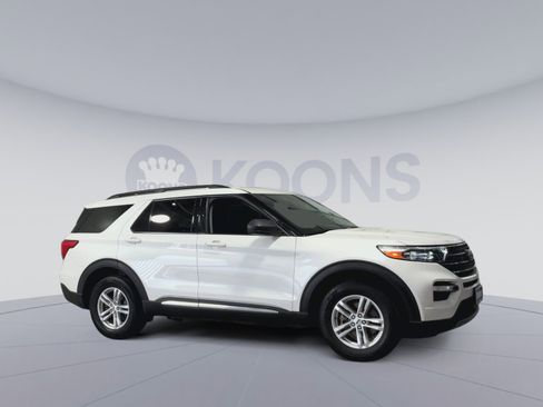 Used 2022 Ford Explorer XLT w/ Equipment Group 202A image 2