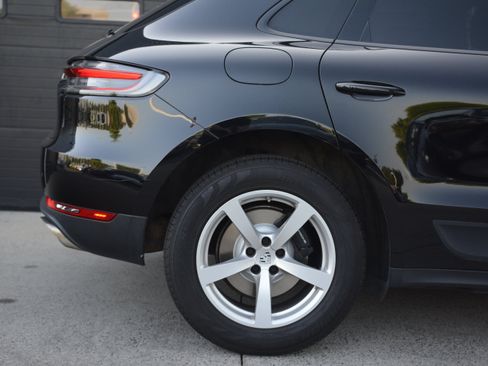 Certified 2019 Porsche Macan AWD/4WD image 38