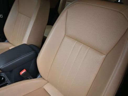 Used 2022 Volkswagen Tiguan SE R-Line FWD image 17
