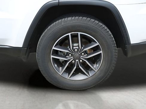Used 2019 Jeep Grand Cherokee Limited AWD/4WD image 10