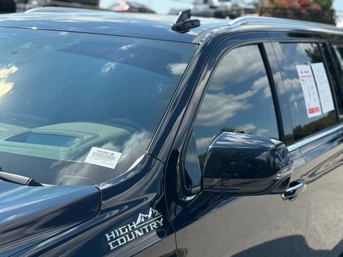 Used 2024 Chevrolet Suburban High Country image 17